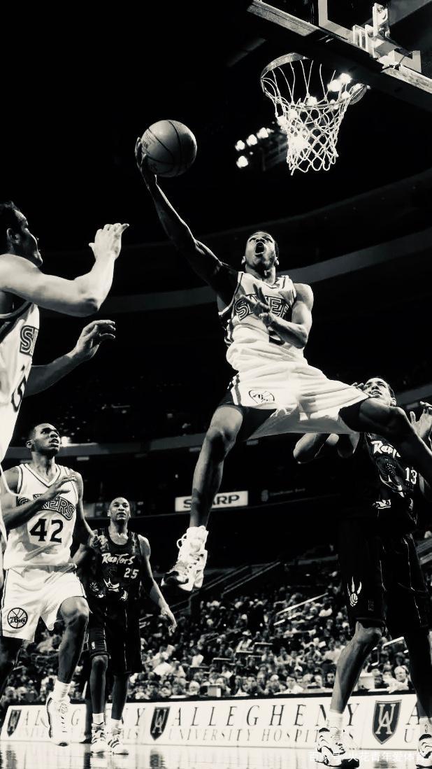 足协主席宋凯现身成都，徐正源、韦世豪、胡荷韬在酒店迎接（足协主席宋凯抵蓉，徐正源、韦世豪、胡荷韬酒店迎接）