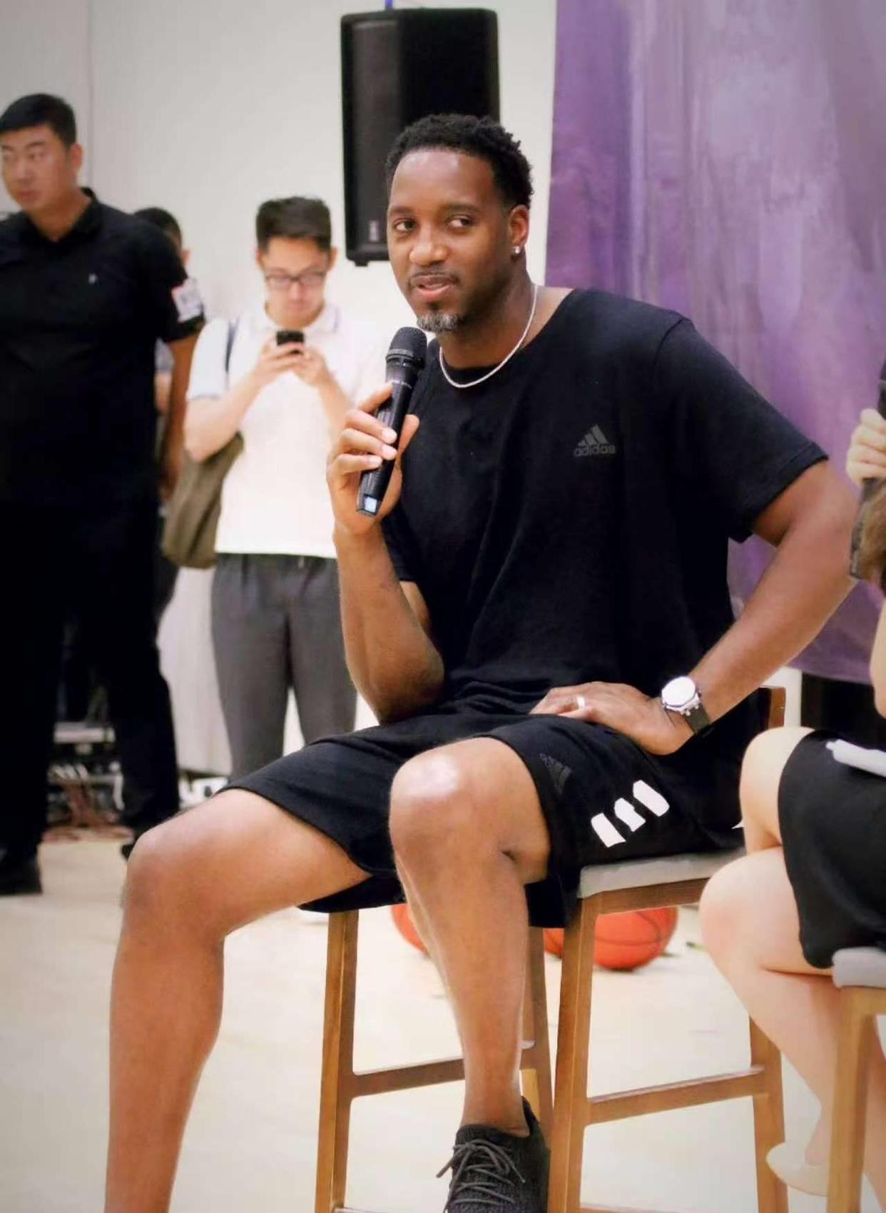 图片报：多特后防线出现危机，将面临安东和安塞尔米诺缺阵（图片报：多特防线告急，安东与安塞尔米诺将缺席）