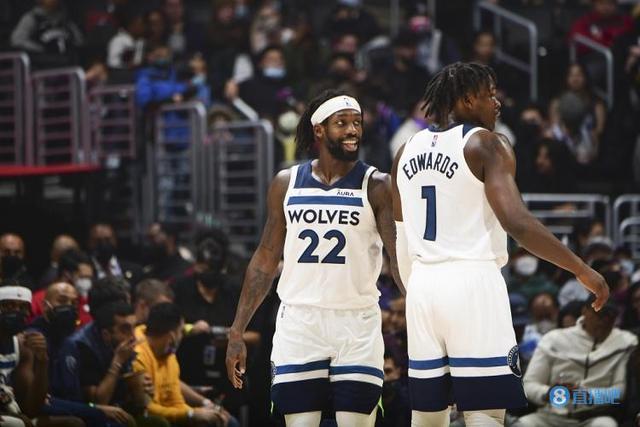 欧冠积分榜分析：小组晋级形势紧张,（欧冠形势解读：小组出线争夺白热化）