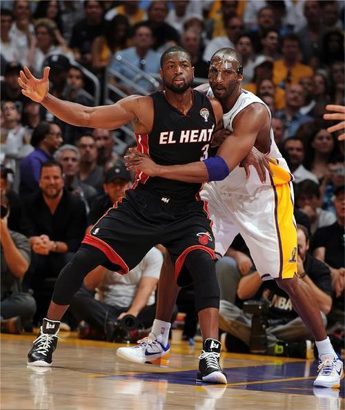 扎戈：托蒂睡觉打呼噜还说梦话；吐西蒙尼口水是因他故意挑衅（扎戈回忆：托蒂睡觉打呼还爱说梦话；对西蒙尼吐口水因其刻意挑衅）