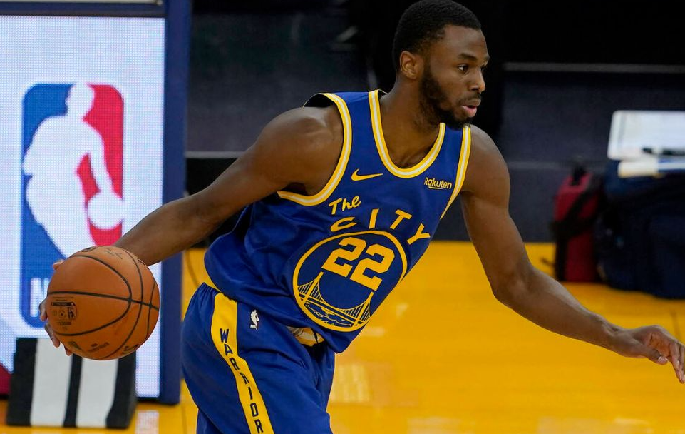 记者：于汉超正在参加B级教练培训班，下赛季将担任申花助教（记者称于汉超正攻读B级教练课程，下赛季将出任申花助教）