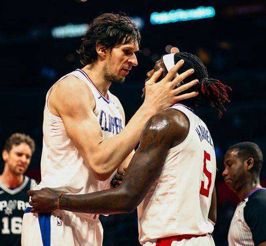 西甲16队结束15轮，姆巴佩16球领跑射手榜，巴萨、皇马多点开花，明日西甲开战。（16队战罢西甲15轮，姆巴佩16球居首；巴萨皇马多点开花，新一轮明日开战）