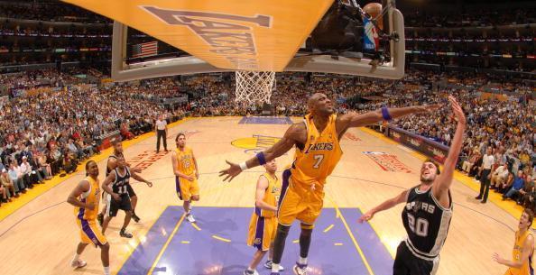 NBA：太阳替补群发威 轻取国王（NBA：太阳替补集体爆发 轻松击败国王）